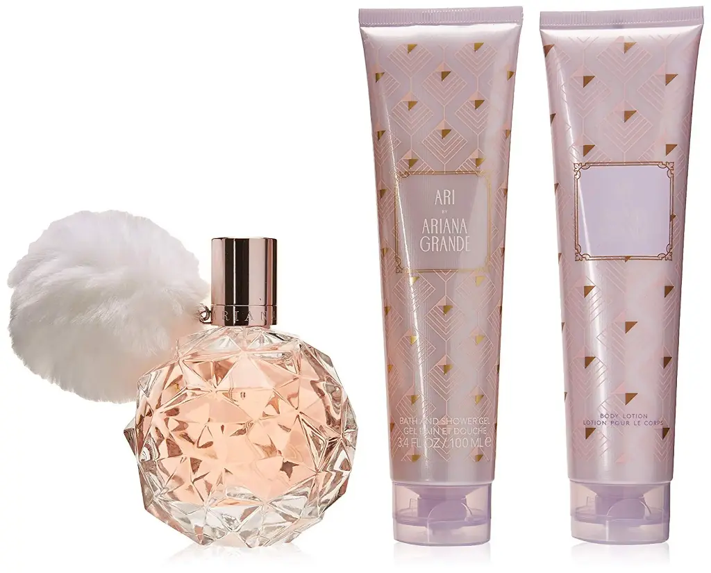 Ariana Grande Ari 3.4 EDP 3pc Gift Set For Women
Includes:
1x - 3.4 Fl. Oz. Eau De Perfume Spray
1x - 3.4 Fl. Oz. Body Lotion
1x - 3.4 Fl. Oz. Bath And Shower Gel